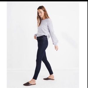 Madewell 10” high rise skinny size 25
Stretchy material